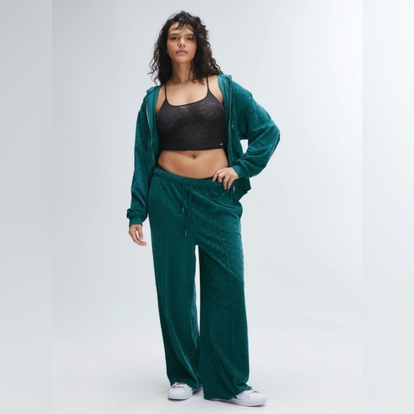 Savage X Fenty SIGNATURE SCRIPT VELOUR PINTUCK
PANT - Picture 1 of 10